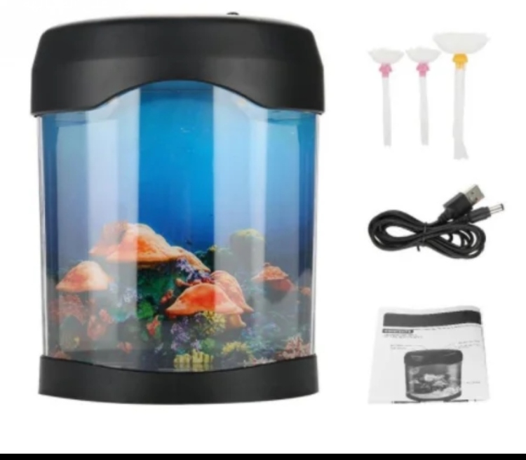 حوض أسماك صغير ومزود بأضاءة LEDوشاحن USB