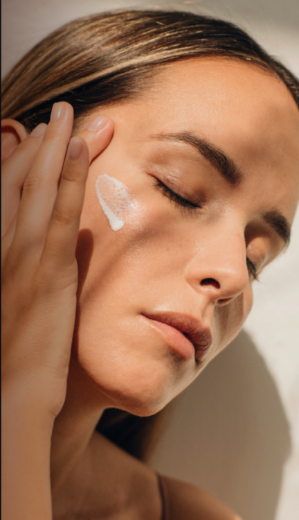 Babe, Super Fluid Sunscreen Mattifying SPF 50 واقي شمس مزيل للمعان