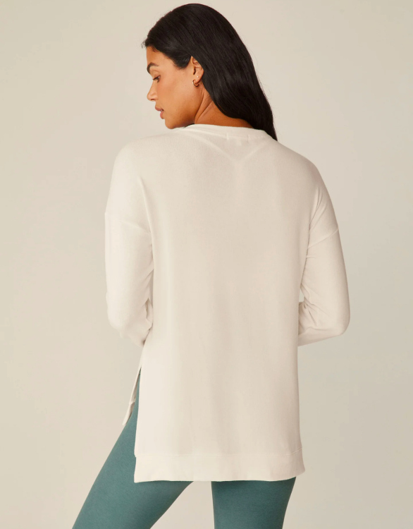 Beyond Yoga Long Weekend Lounge Pullover