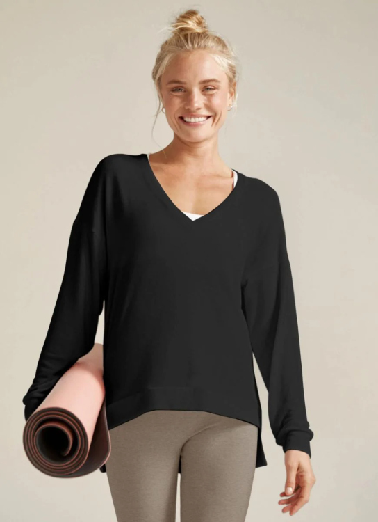 Beyond Yoga Long Weekend Lounge Pullover