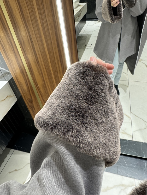 Scarf Wrap Jacket with Fur Cuff (grey) حجز