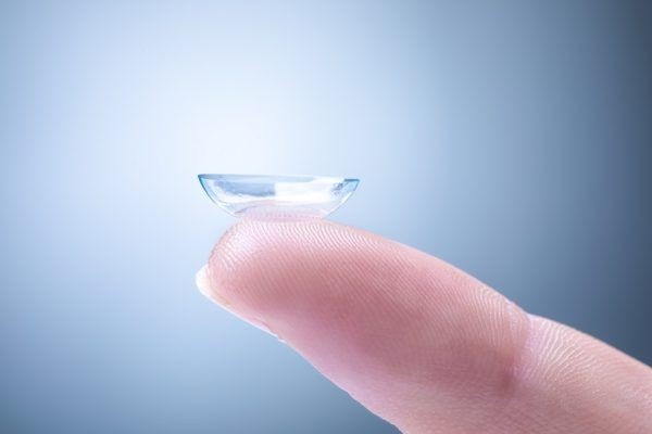عدسات  لاصقة طبية شفافة